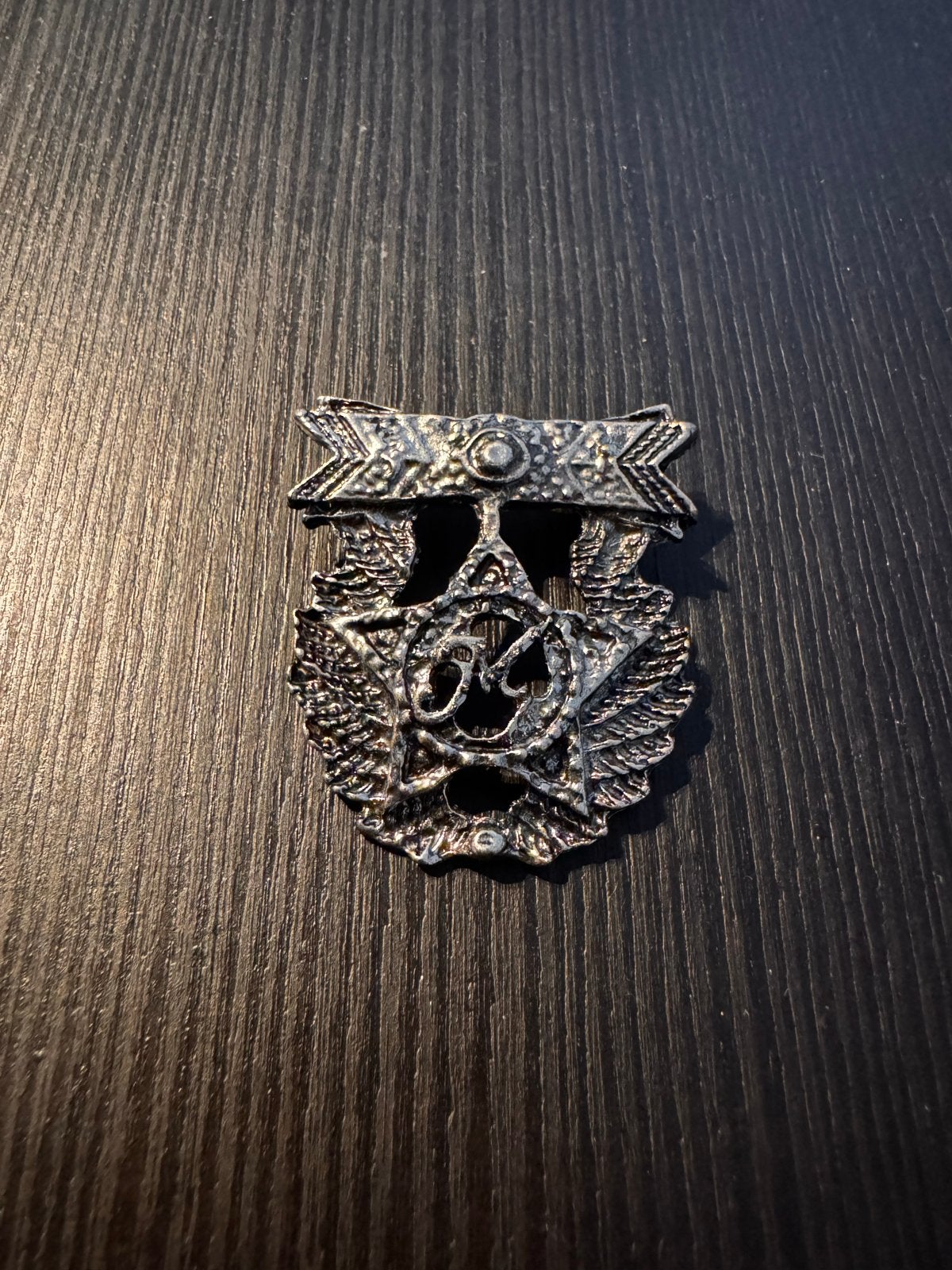 Unieke broche met letter M - Vintage stijl, Overige materialen, Minder dan 4 cm, Nieuw, Ophalen of Verzenden