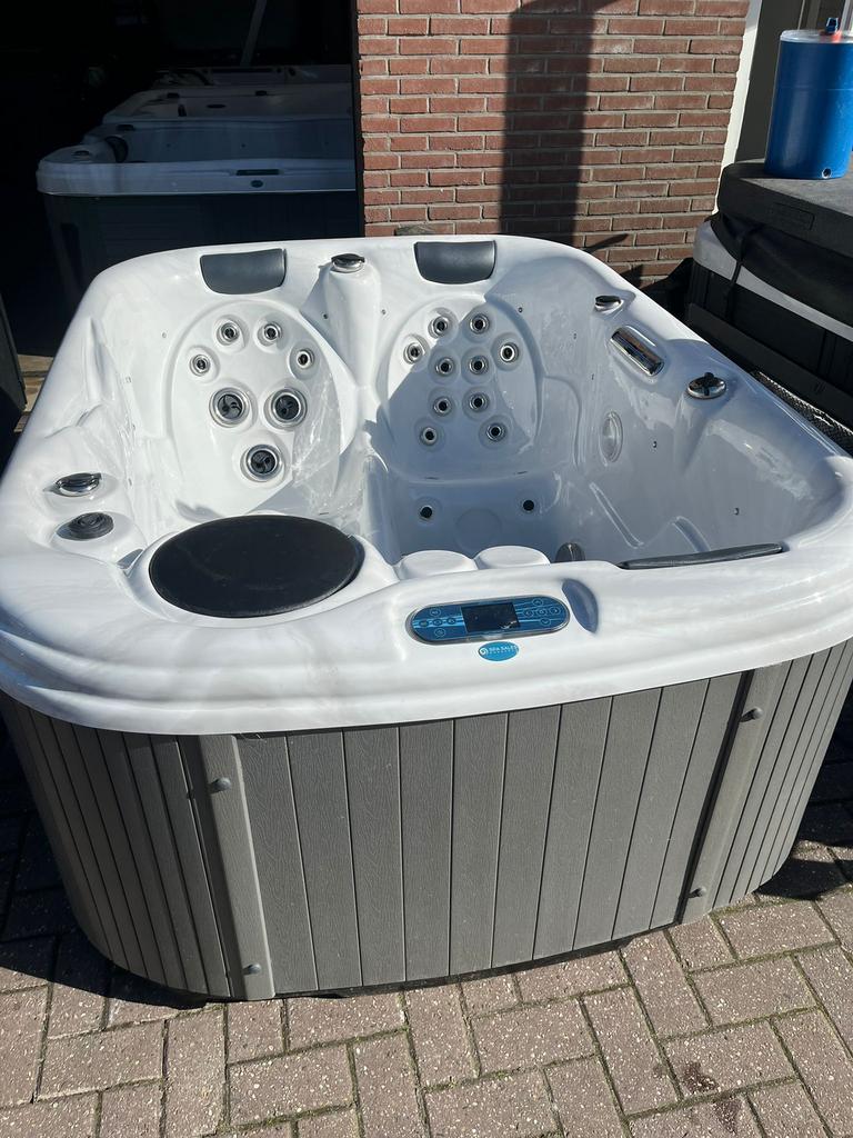 Beursmodel (nieuw)Grizzly Spa Kenai incl Garantie &Plaatsing, Tuin en Terras, Bubbelbaden en Hottubs, Ophalen, Zo goed als nieuw