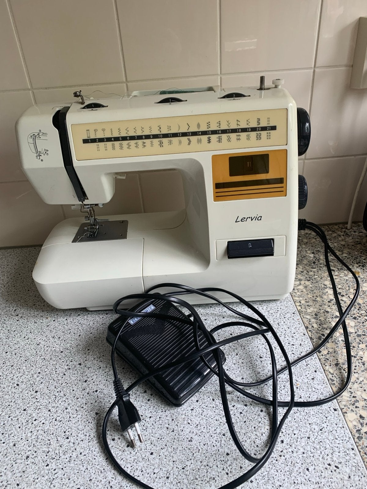 Lervia Naaimachine - Gebruikt maar functioneel, Ophalen of Verzenden, Gebruikt, Naaimachine, Overige merken