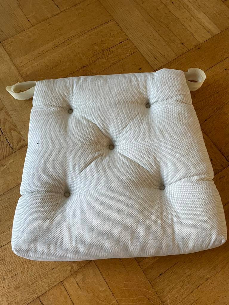 1 Beige zitkussen kussen stoelkussen 40x40, Ophalen of Verzenden, Zo goed als nieuw