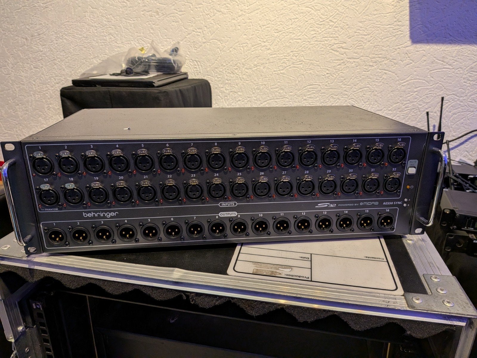 Behringer S32 digitale stagebox - Zo goed als nieuw, Ophalen, Nieuw, 20 kanalen of meer, Microfooningang