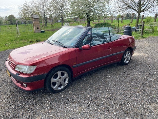 Peugeot 306 2.0 cabrio | 1994 | Rood, Auto's, Peugeot, 1998 cc, Zwart, 4 cilinders, Cabriolet