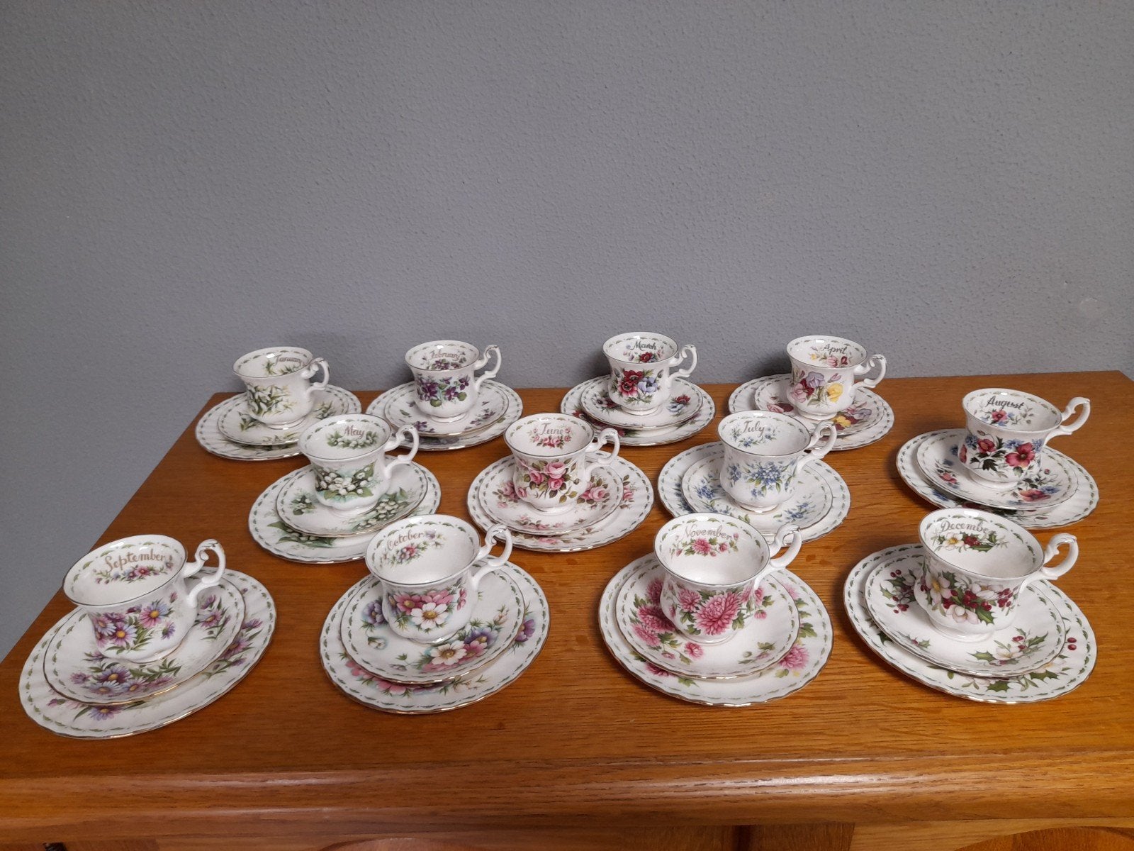 Royal albert flower of the month dames kopjes 25.00 p.s, Ophalen of Verzenden