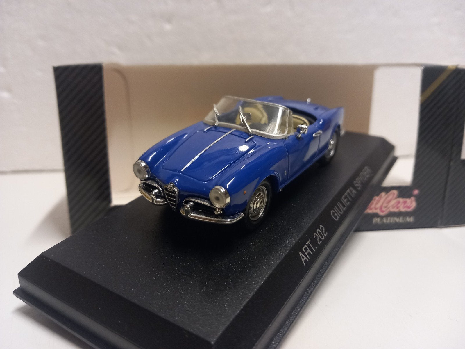 Detailcars 1:43 Alfa Romeo Giulietta Spyder blauw, Hobby en Vrije tijd, Ophalen of Verzenden, Zo goed als nieuw, Auto, Overige merken