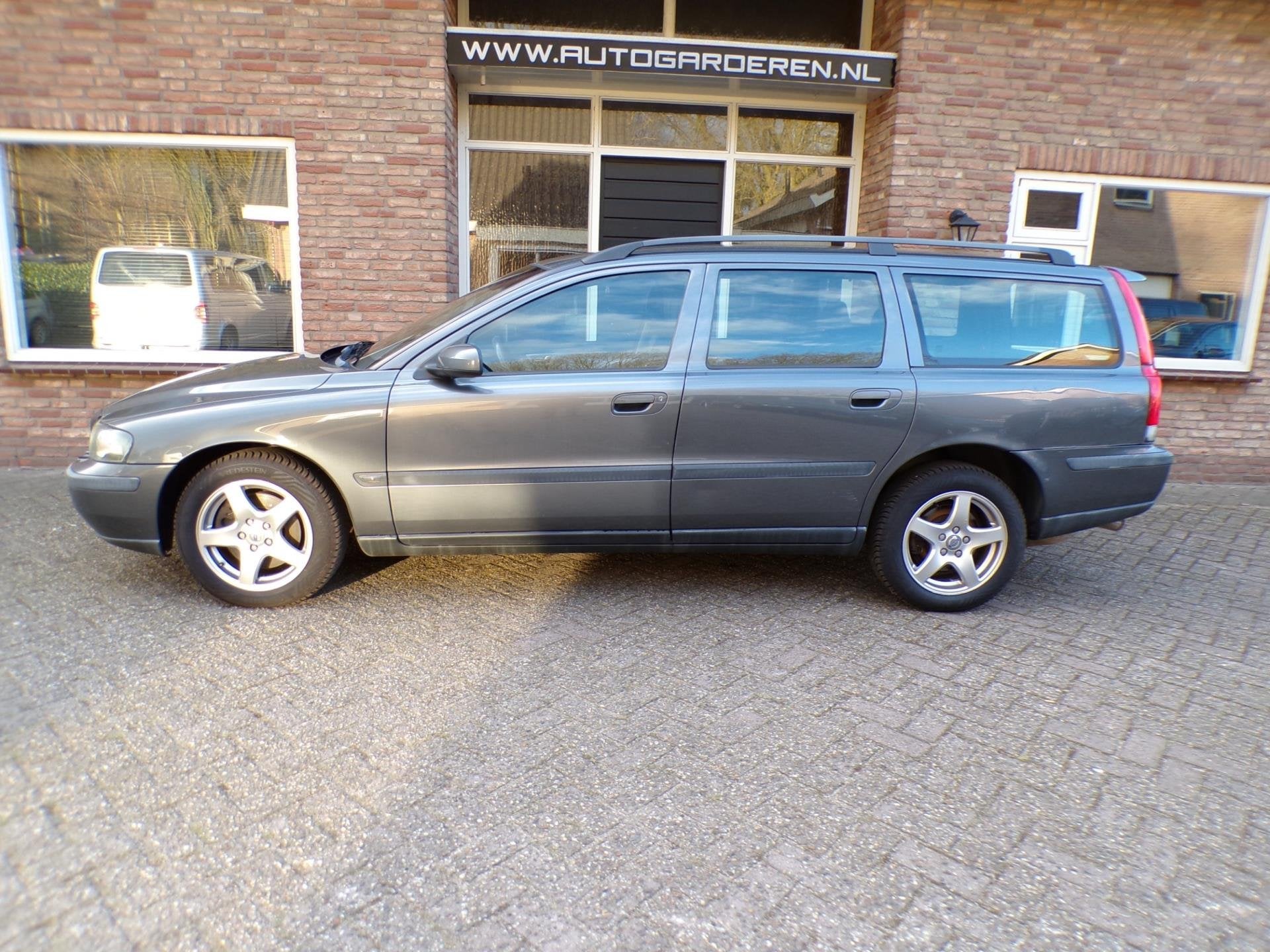 Volvo V70 2.5 T AWD, Auto's, Automaat, Dealer onderhouden, Stof, Zwart