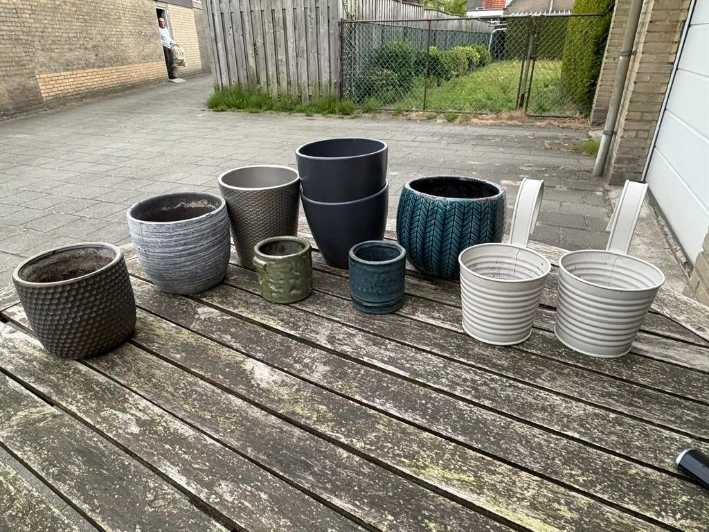 Verschillende bloempotjes, Tuin en Terras, Bloempotten, Ophalen, Rond, Binnen, Zo goed als nieuw