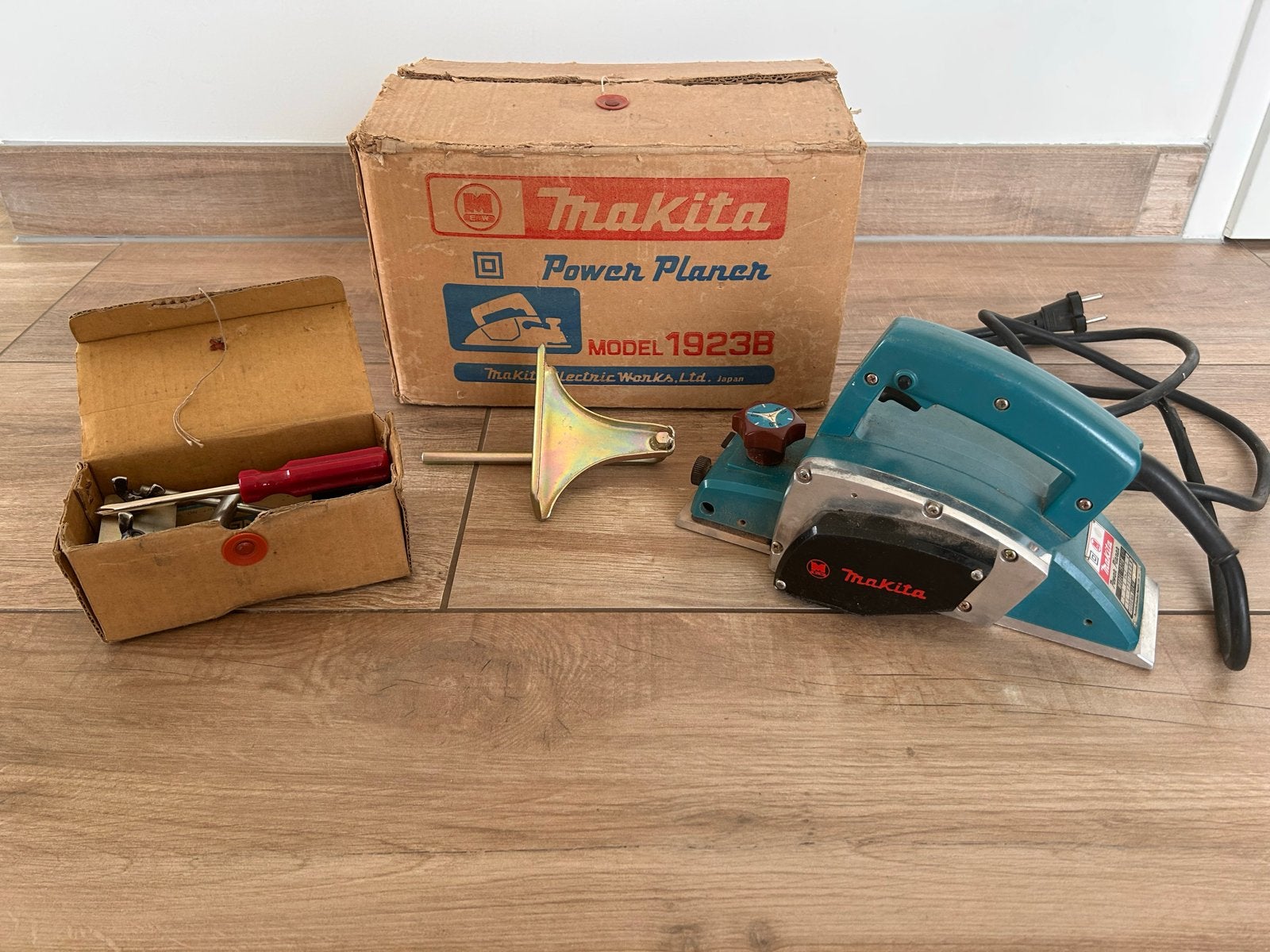 Makita Schaafmachine Model 1923B - Power Planer, Ophalen, Gebruikt, Elektrisch