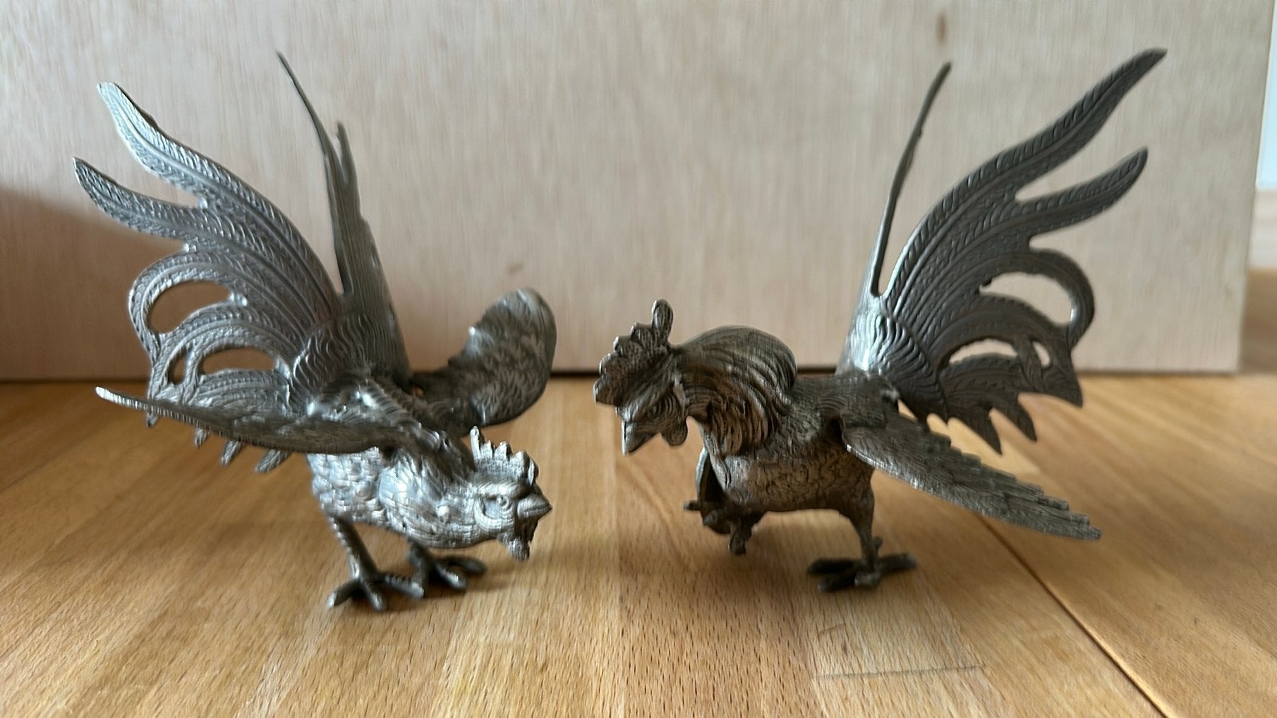 2 kippen van metaal, Ophalen of Verzenden, Gebruikt, Dier