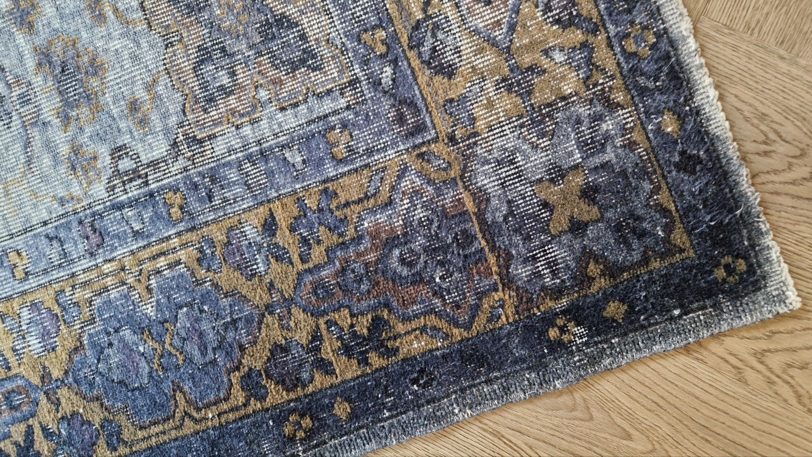 Vintage recoloured handgeknoopt vloerkleed rozenkelim, Huis en Inrichting, Ophalen of Verzenden, Groen, Rechthoekig, 200 cm of meer