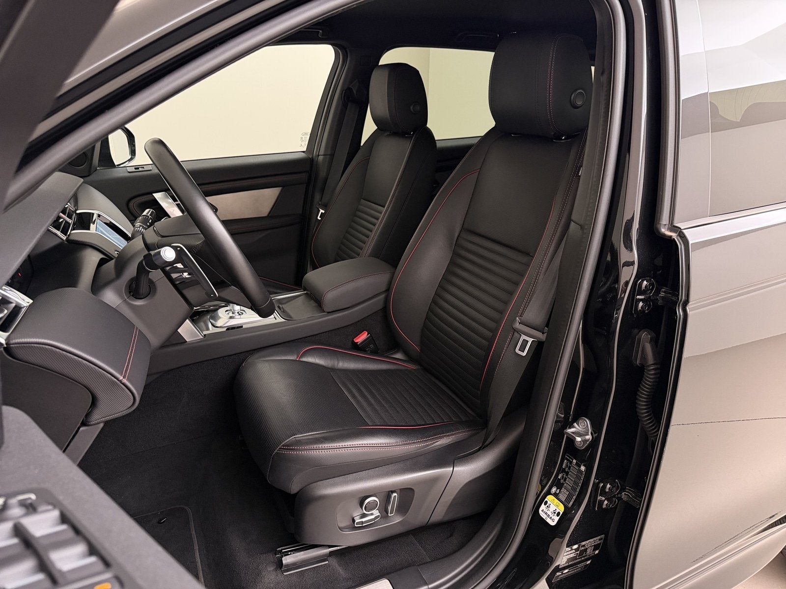 Land Rover Discovery Sport P300e 1.5 R-Dynamic S I Leder I C, Auto's, Euro 6, Discovery Sport, Zwart, Bedrijf