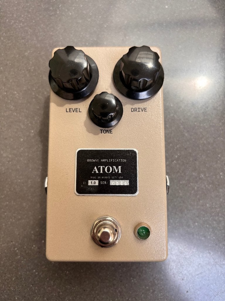 The Atom Brown Amplification, Muziek en Instrumenten, Ophalen of Verzenden, Zo goed als nieuw, Distortion, Overdrive of Fuzz