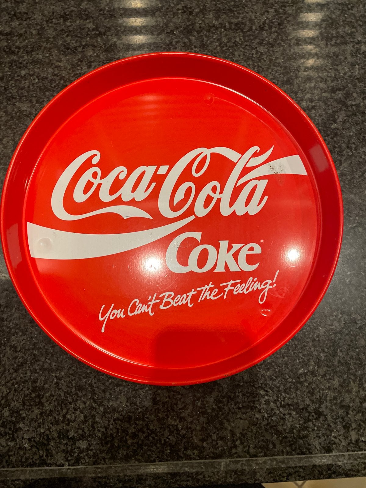 Vintage Coca-Cola dienblad - "You Can't Beat The Feeling!", Ophalen of Verzenden, Rond, Metaal