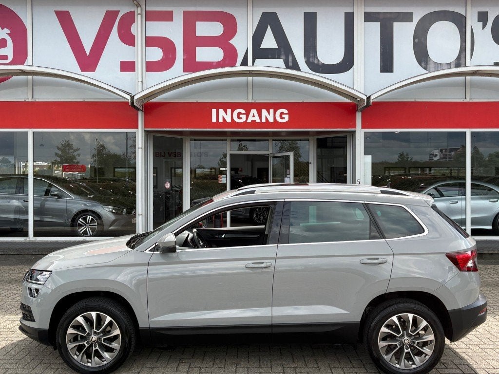 Skoda KAROQ 1.5 TSI ACT. 150PK CLEVER NARDO-GREY PANO-DAK NA, Auto's, Huisgarantie, Karoq, Bedrijf, Handgeschakeld