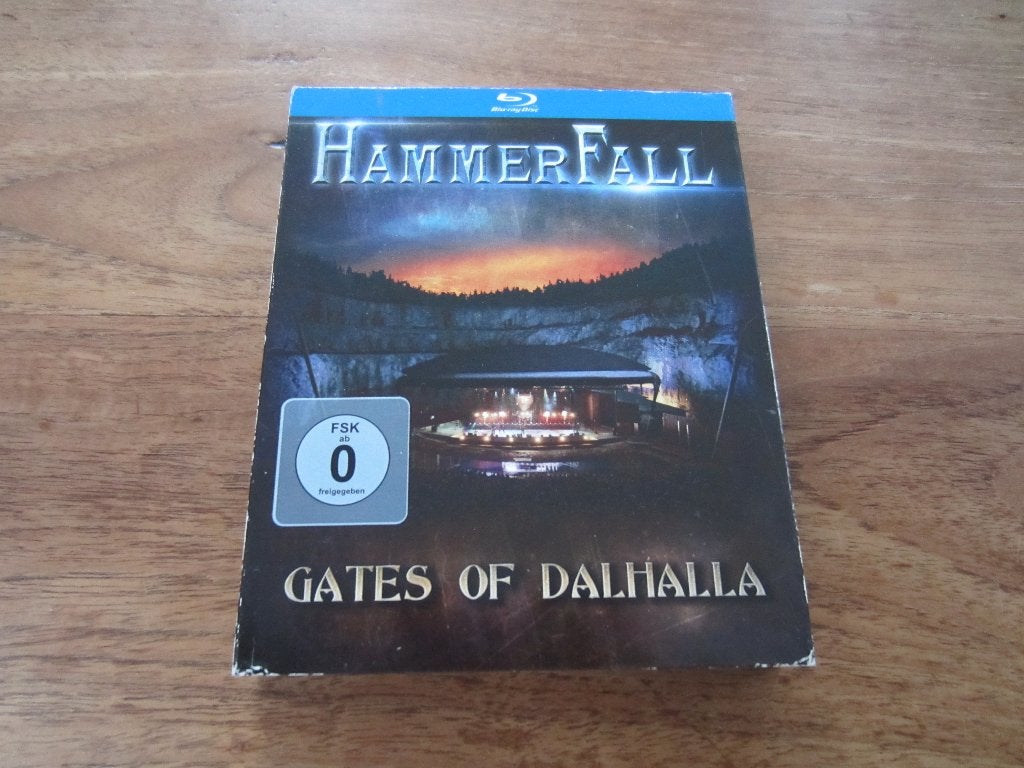 Hammerfall - Gates Of Dalhalla - Blu-ray + 2-CD, Ophalen of Verzenden, Zo goed als nieuw, Muziek en Concerten