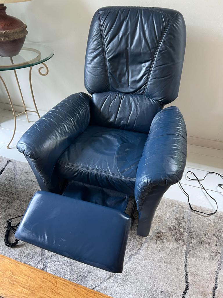 Elektrische leren relaxfauteuil - verstelbare relaxstoel, Blauw, Leer, Ophalen of Verzenden, Zo goed als nieuw
