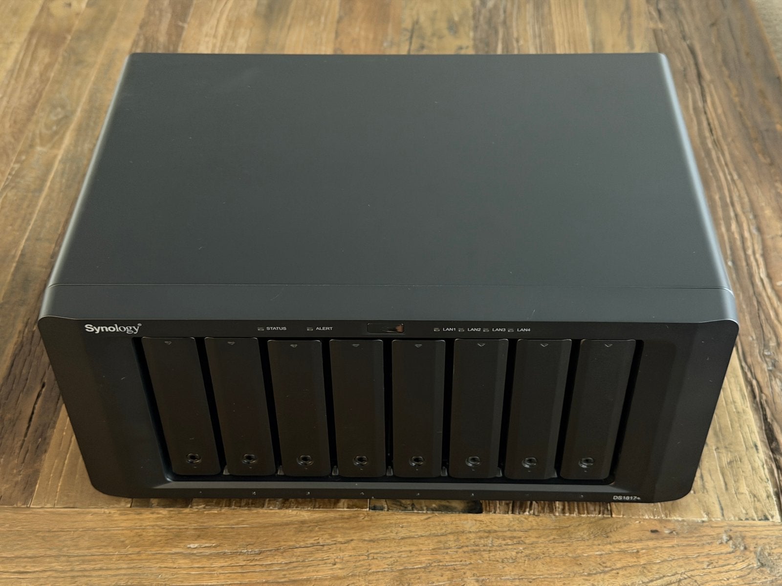 Synology DS1817+ incl. 8gb geheugen upgrade €475, Computers en Software, Harde schijven, Verzenden, Zo goed als nieuw, Desktop
