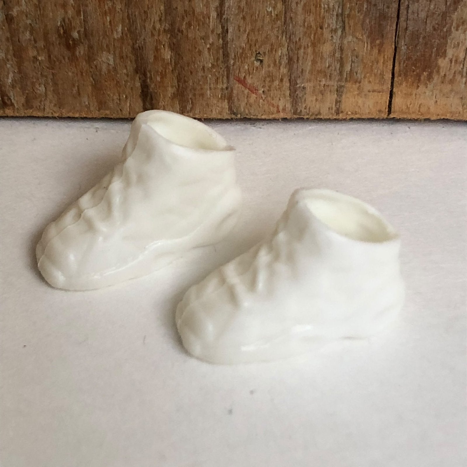 Witte sneakers voor Ken / Barbie, Ophalen of Verzenden, Gebruikt, Kleertjes