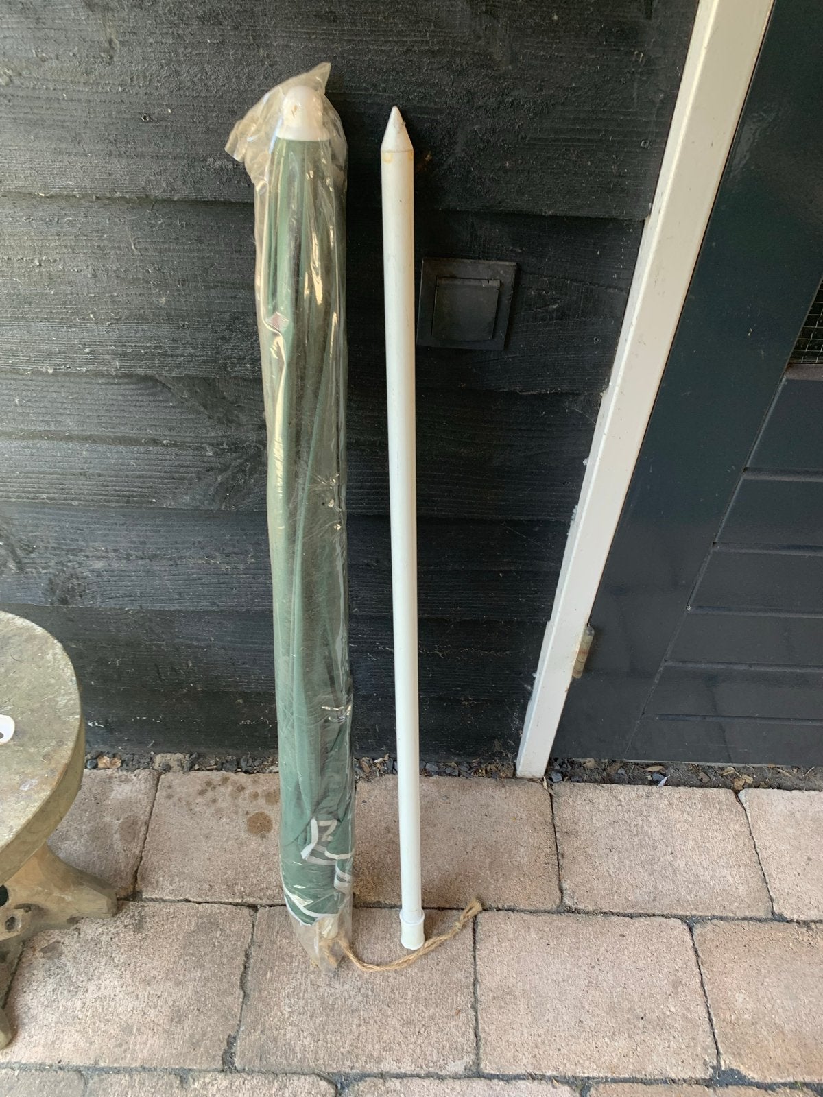 Groene strandparasol met puntige stok, Ophalen of Verzenden, Nieuw, 1 tot 2 meter, Strandparasol