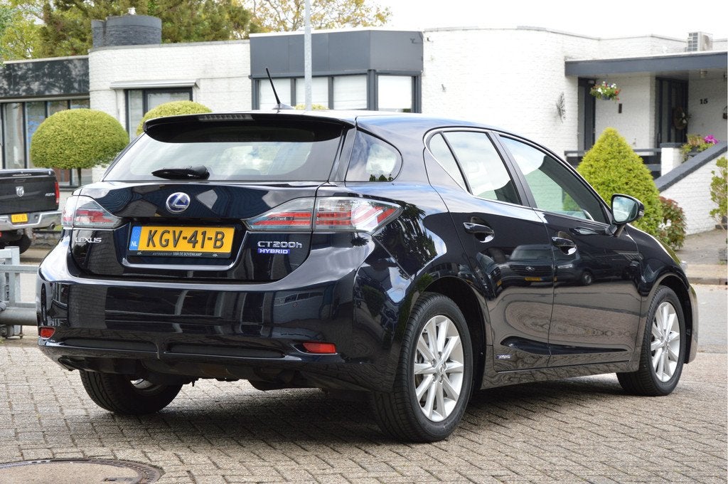 Lexus CT 200h Business Line LEDER | CAMERA | NAVI | CARPLAY, Auto's, Lexus, Gebruikt, Zwart, 4 cilinders, 1415 kg