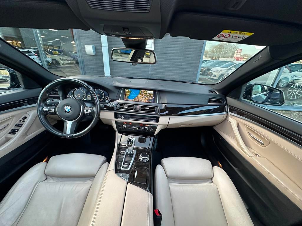 BMW 5-serie Touring 520i Luxury Edition/2E EIG/CAMERA/PANO-D, Auto's, BMW, Automaat, Gebruikt, 4 cilinders, Blauw