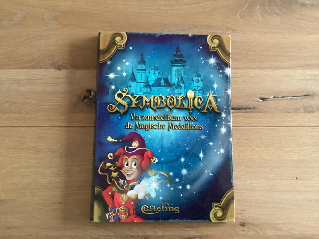 Efteling Symbolica verzamelalbum voor de Magische Medaillons, Verzamelen, Efteling, Ophalen, Gebruikt, Overige typen
