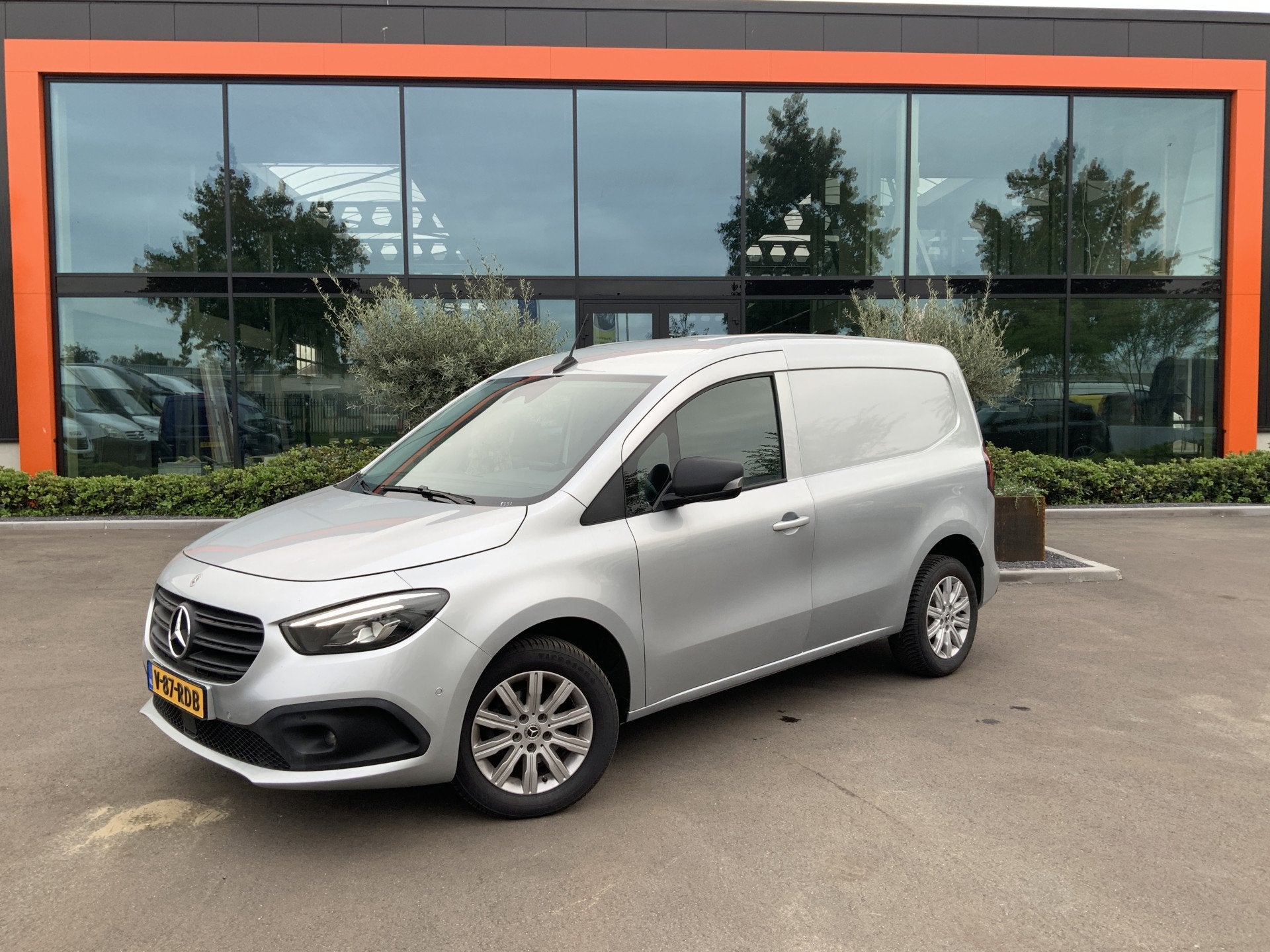Mercedes-Benz Citan Benzine 110 L1 Base Benzine Airco Cruise, Auto's, Voorwielaandrijving, Gebruikt, Euro 6, 700 kg