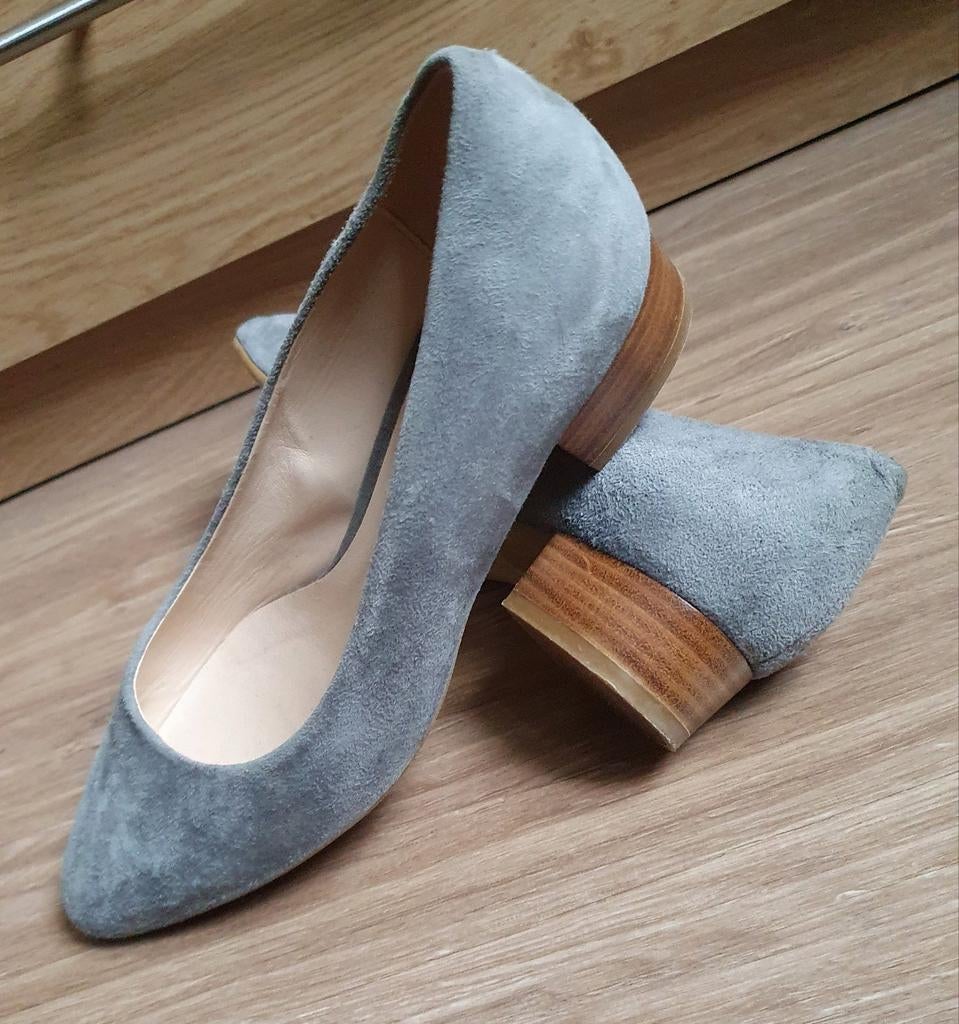 Evaluna suède instappers Mt 37 Made in Italy in nette staat, Ophalen of Verzenden, Zo goed als nieuw, Grijs, Schoenen met lage hakken