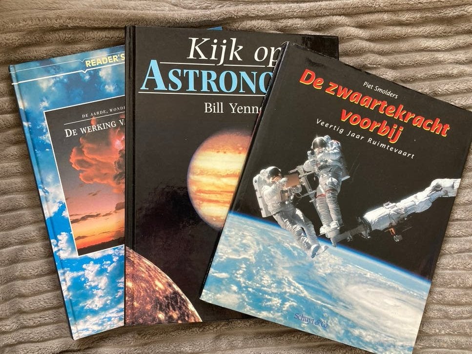 Boekenbundel: Kijk op Astronomie, De Zwaartekracht voorbij, Ophalen of Verzenden, Gelezen, Natuurwetenschap