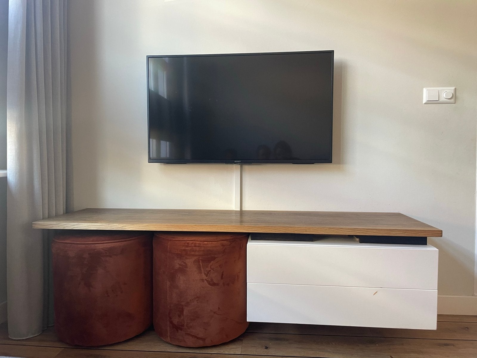 Zwevend TV-meubel met lade en eikenhouten blad, Ophalen, 100 tot 150 cm, Eikenhout, Zo goed als nieuw