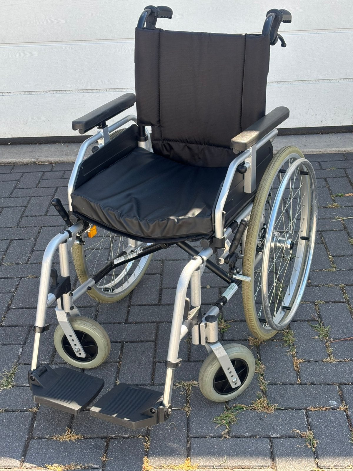 Rolstoel Uniroll Duitse Degelijkheid nu €100,00., Gebruikt, Meer info ☎️0️⃣6️⃣➖2️⃣0️⃣9️⃣0️⃣1️⃣0️⃣4️⃣0️⃣, Adres: Reutäckerstraße 12, 76307 Karlsbad, Duitsland