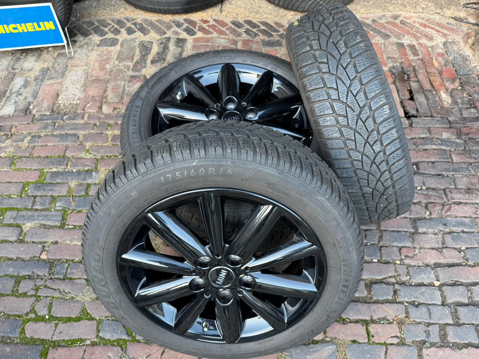 Orig 16” Mini F55 velgen + tpms + goede winterbanden 7mm, 16 inch, 175 mm, Banden en Velgen, Winterbanden
