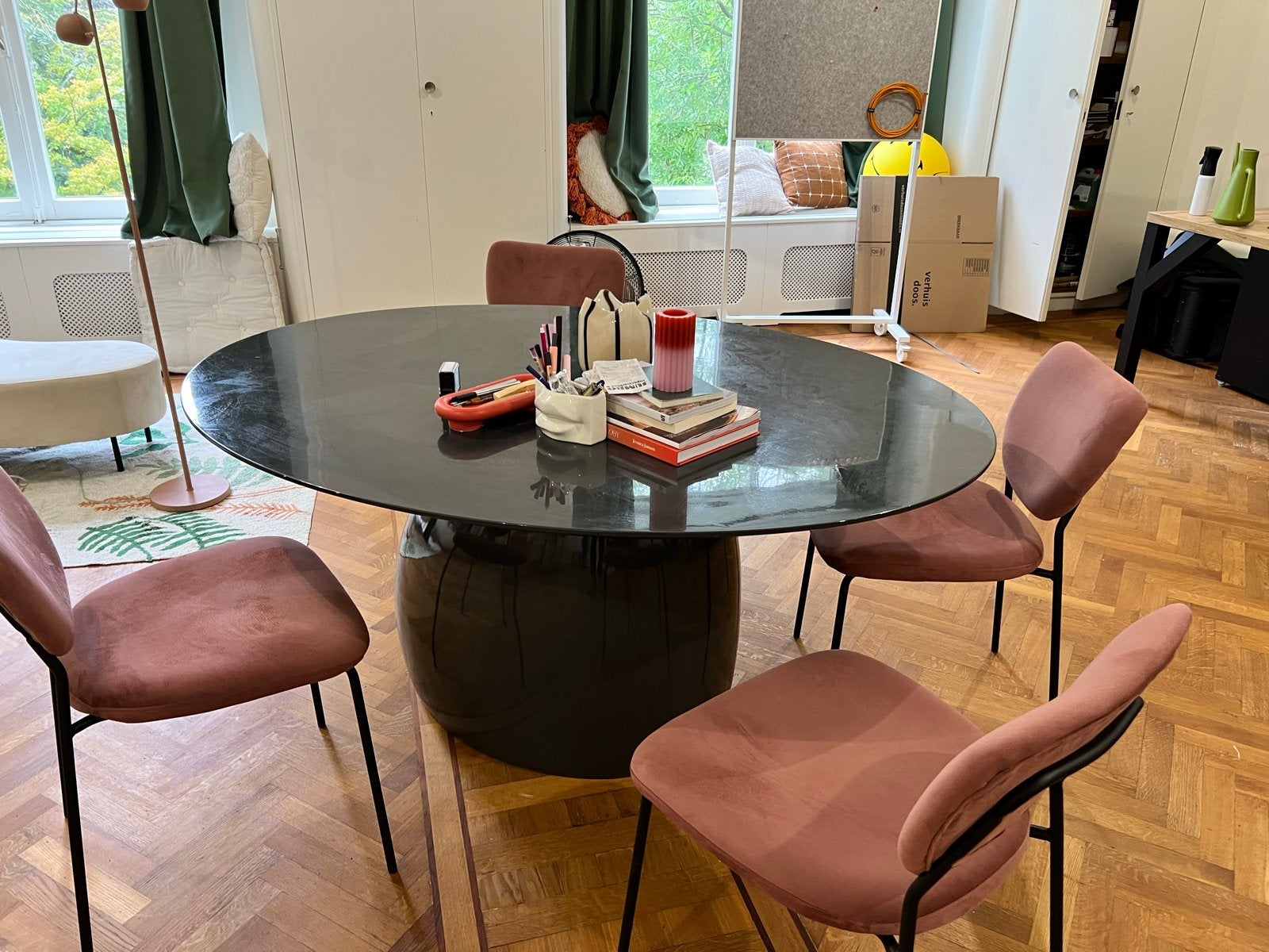 Unieke designtafel van MADE, Huis en Inrichting, Ophalen, Overige materialen, Gebruikt, 100 tot 150 cm