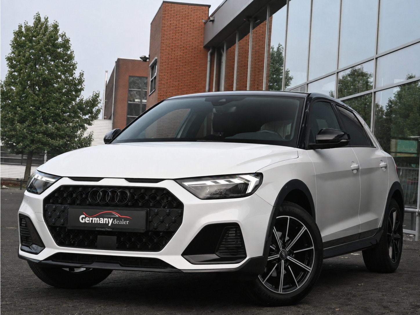 Audi A1 citycarver 35TFSI 150PK Bi-Tone Cruise Lane Ass. Vir, Auto's, Audi, Zwart, 4 cilinders, Automatische klimaatregeling, Leder en Stof
