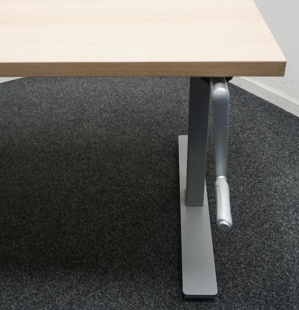 Slinger Bureau | Afm 140x80 cm | Hoogte 61-88 cm | L. Eiken, Gebruikt, -, -, In hoogte verstelbaar