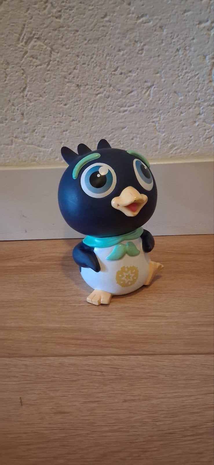 Leuke kunststof spaarpot in de vorm van een pinguïn, Verzamelen, Ophalen of Verzenden, Gebruikt, Kunststof, Overige thema's