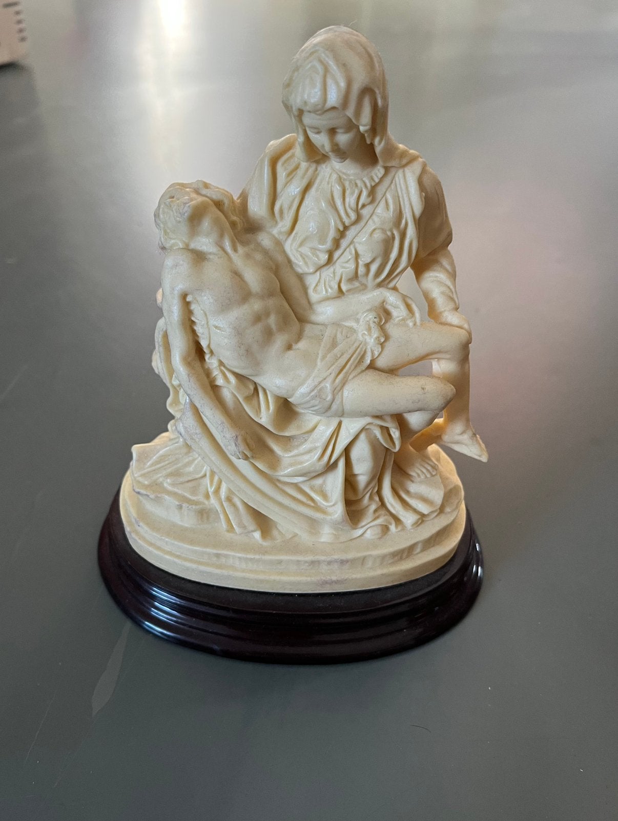Beeld A Santini. Maria en Jesus. Piëta, Antiek en Kunst, Kunst | Beelden en Houtsnijwerken, Minder dan 20 cm, Ophalen of Verzenden