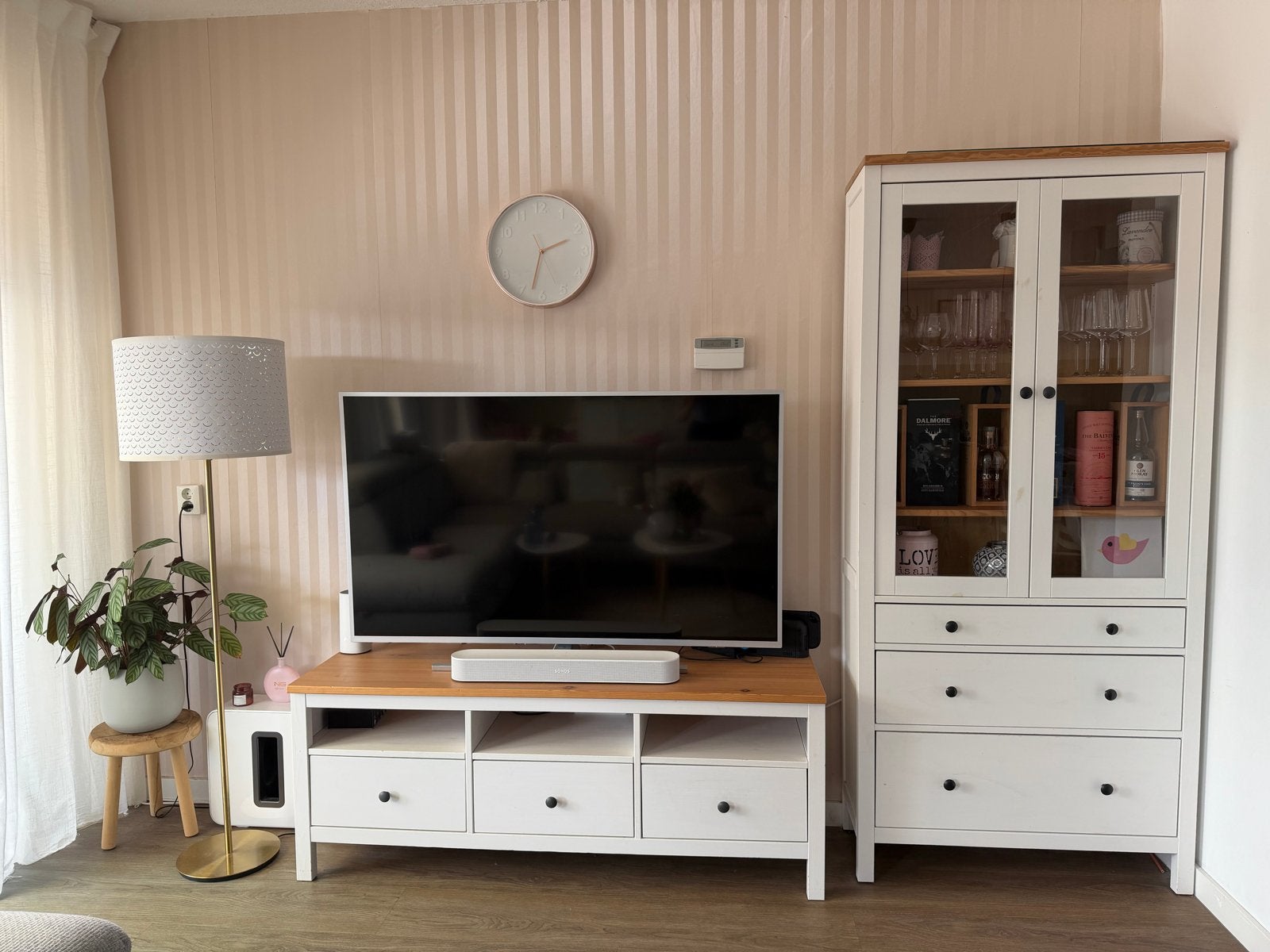 Ikea Hemnes Vitrinekast en TV-meubel Set, Huis en Inrichting, Ophalen, Gebruikt, 200 cm of meer, 150 tot 200 cm