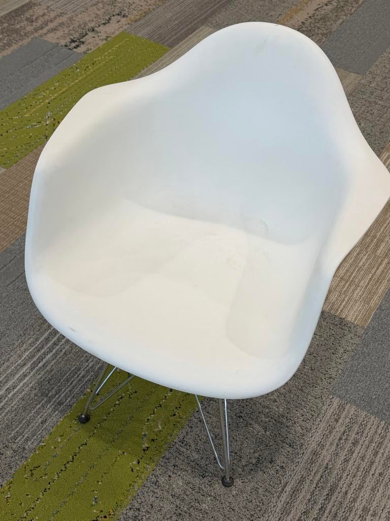 6x Witte kuipstoel met chromen onderstel, Ophalen, Kunststof, Gebruikt, Wit