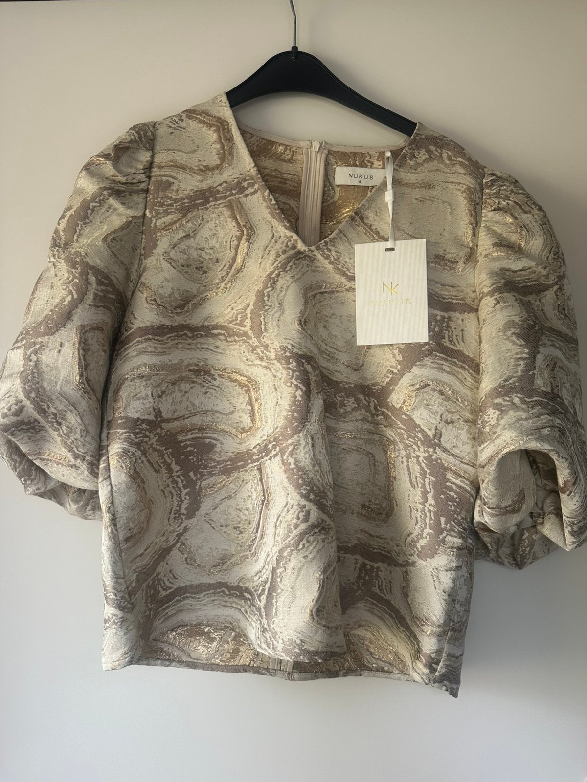 NUKUS blouse beige/ecru goud pofmouwenmaat s nieuw, Ophalen of Verzenden, Nieuw, Maat 36 (S), Beige
