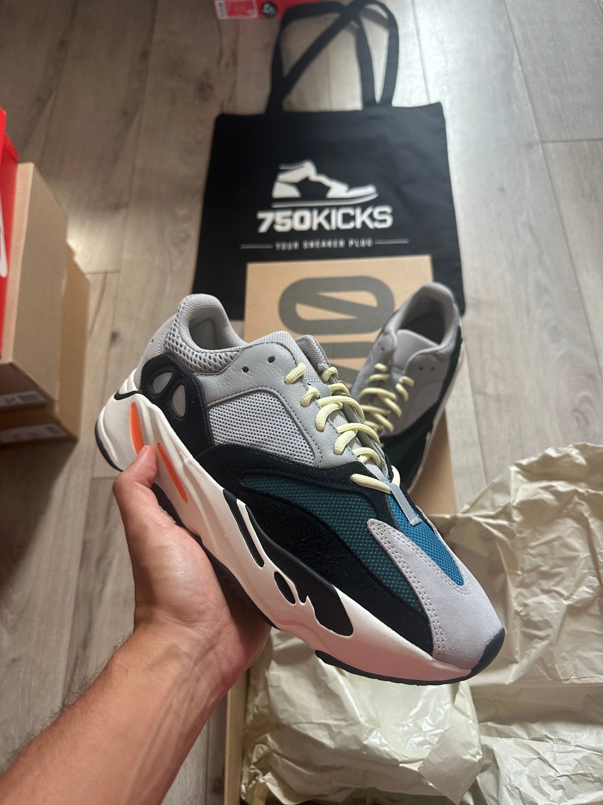 Yeezy Boost 700 Wave Runner Maat EU44 2/3 2.3 B75571, Kleding | Heren, Schoenen, Overige kleuren, Yeezy, Nieuw, Ophalen of Verzenden