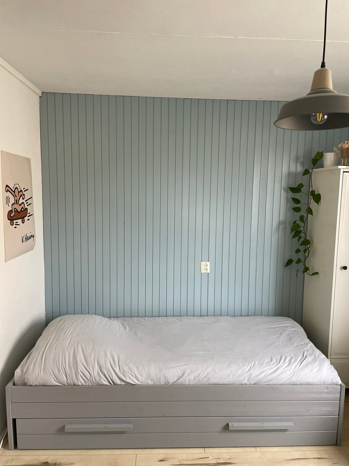 Grenen bed van Woood, met grote opberglade, betongrijs., Ophalen, Gebruikt, 90 cm, Eenpersoons