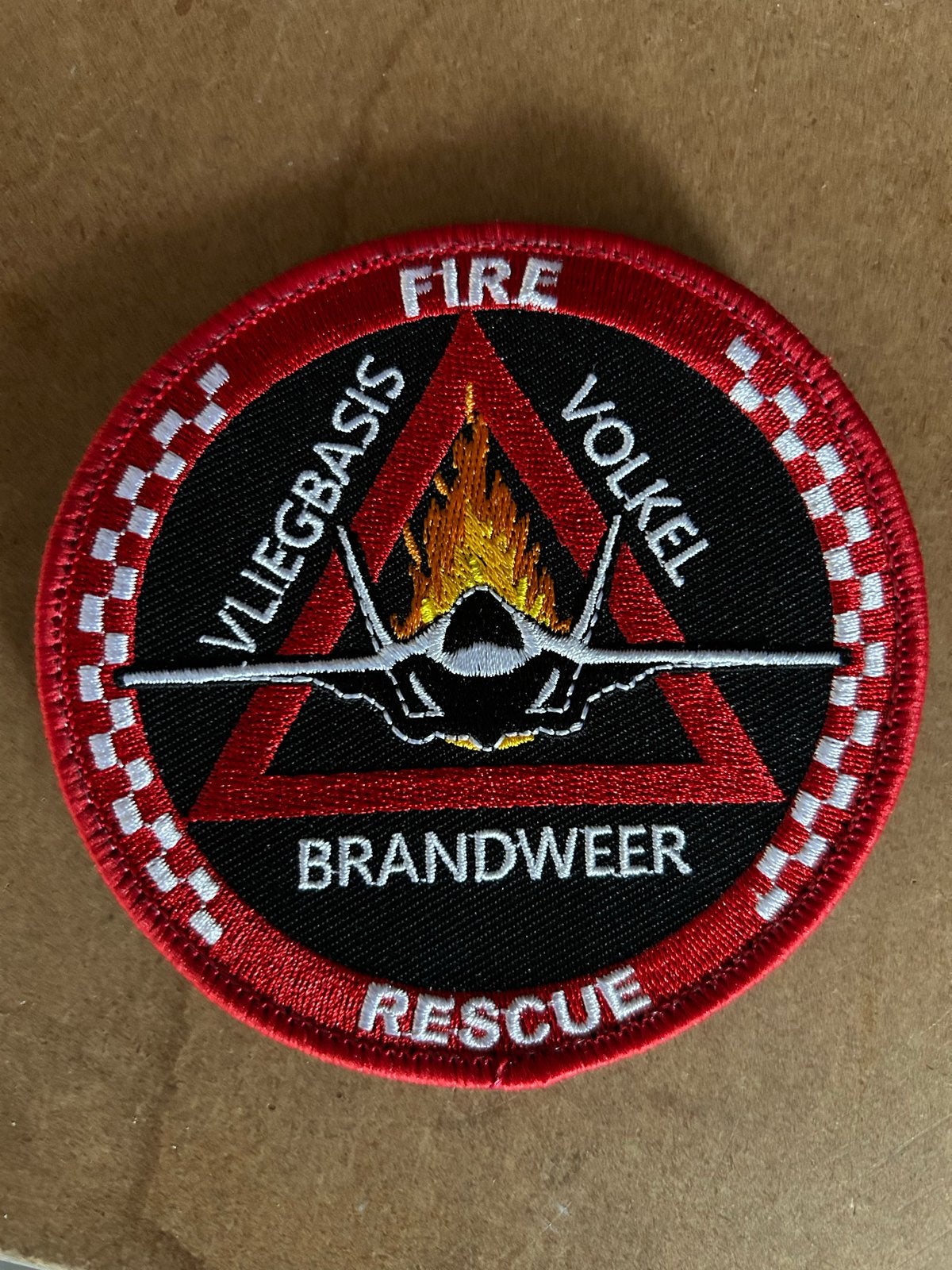 Embleem Vliegbasis Volkel Brandweer Fire Rescue, Ophalen of Verzenden, Luchtmacht, Nederland, Embleem of Badge