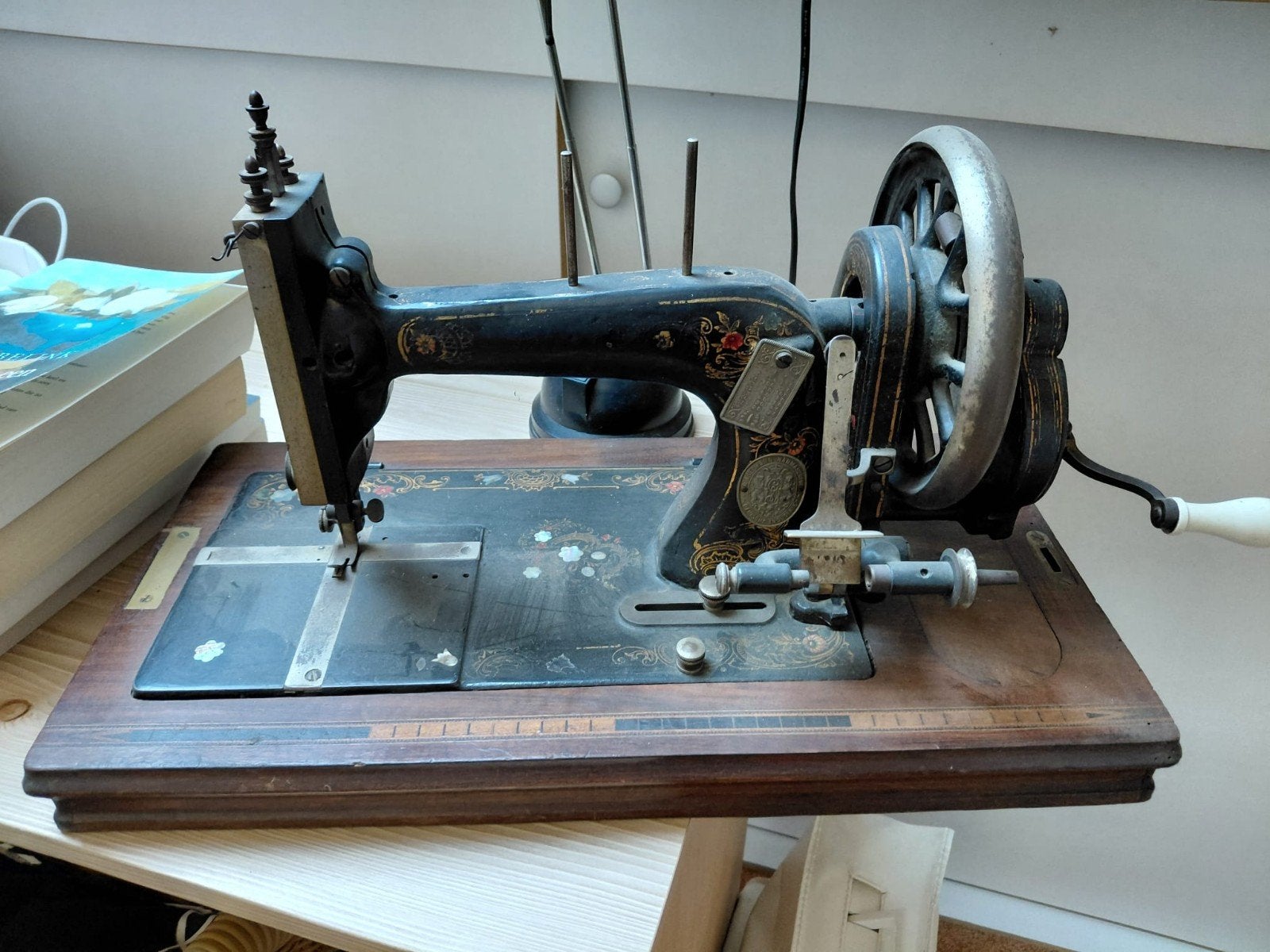 antieke handnaaimachine, Ophalen