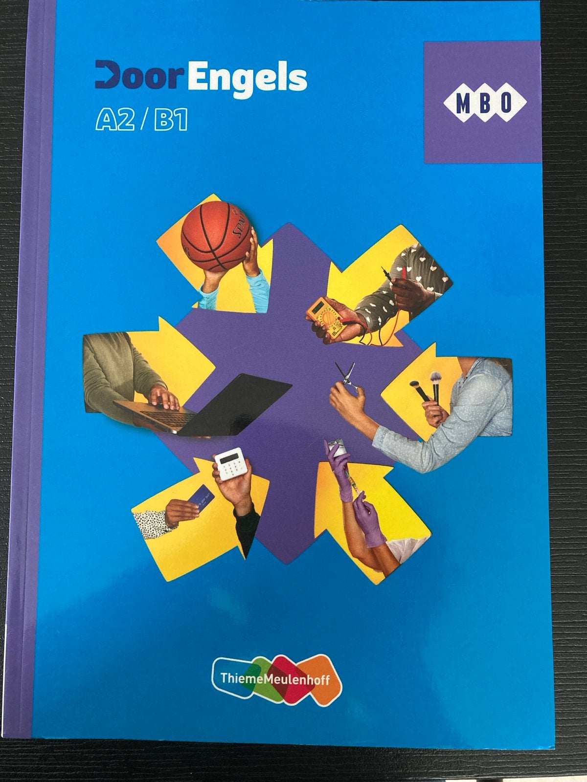 Door Engels A2/B1 MBO - Leerwerkboek Thiemo Meulenhoff, Boeken, Ophalen of Verzenden, Nieuw, MBO