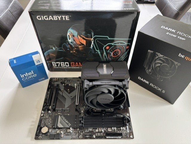 i5-14600K + Gygabite B760 Gaming X AX (DDR5) + Dark Rock 5, Ophalen of Verzenden, Zo goed als nieuw, 4 Ghz of meer, Intel Core i5