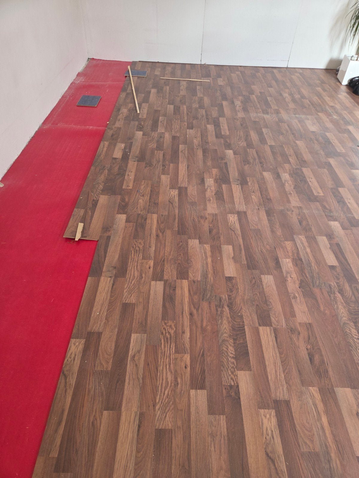 Laminaat vloerdelen - Houtlook ongeveer  28 m², Doe-het-zelf en Verbouw, Gebruikt, 50 tot 150 cm, Ophalen of Verzenden, 10 m² of meer