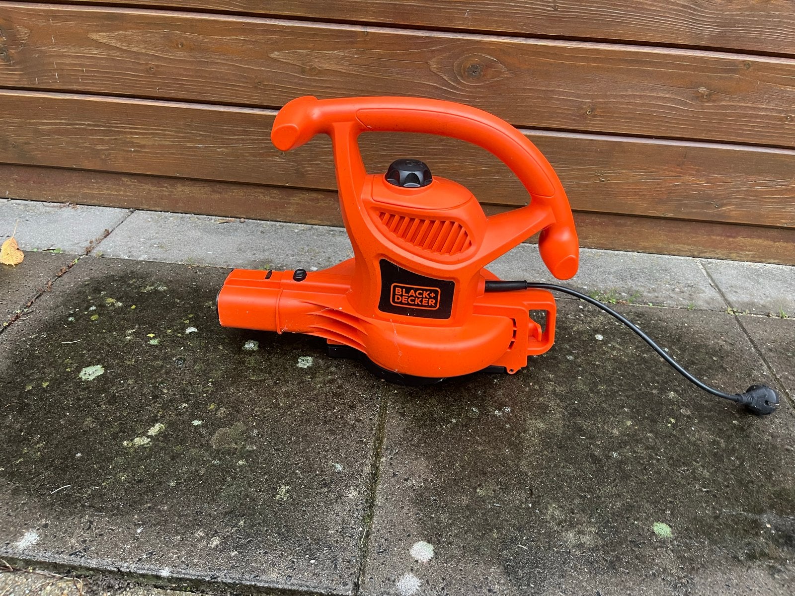 Black+Decker 2500W Bladblazer/bladzuiger, Tuin en Terras, Gebruikt, Handgedragen, Ophalen of Verzenden, Met opvangzak