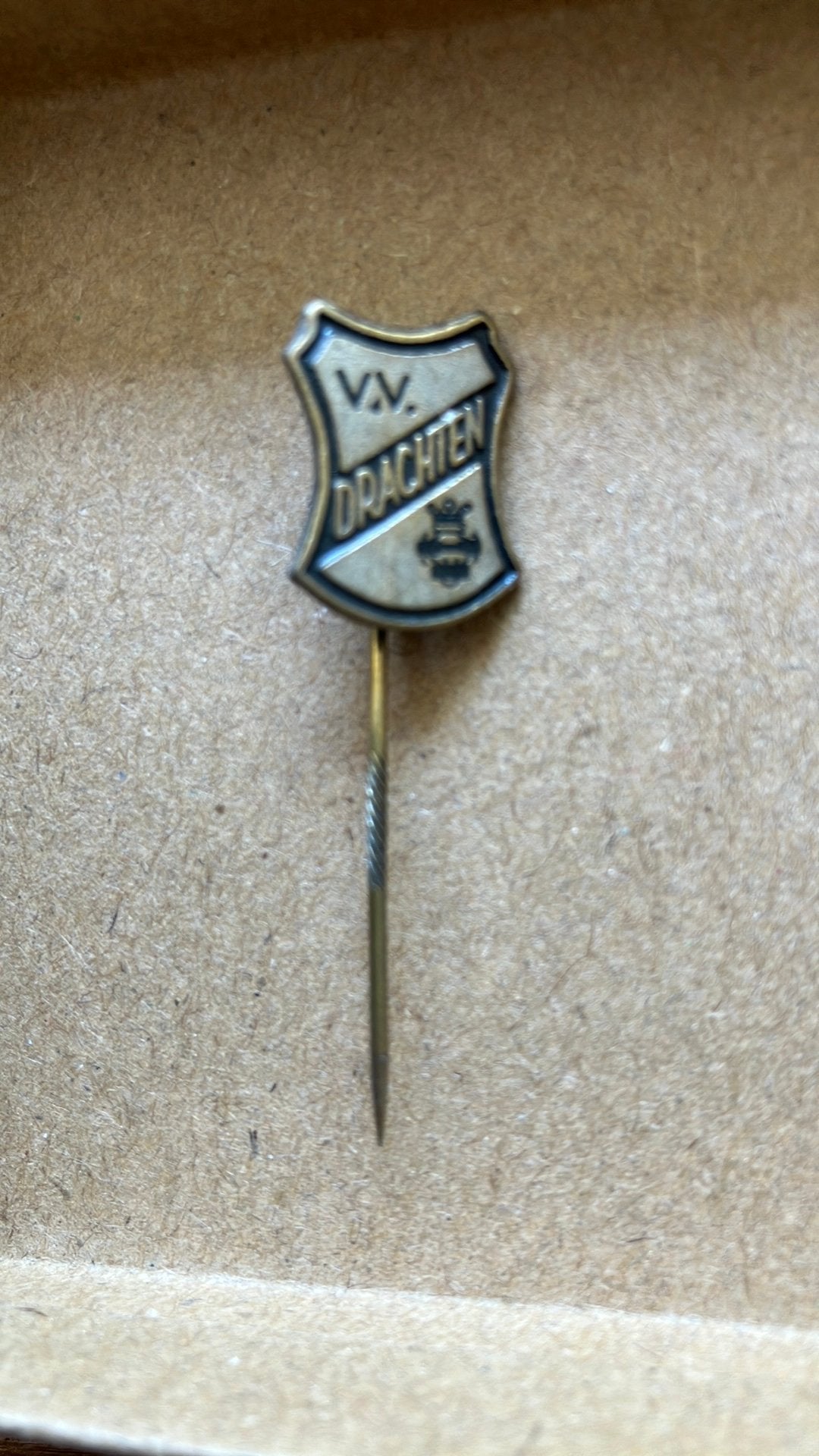 Speldje V.V. Drachten, Verzamelen, Speldjes, Pins en Buttons, Ophalen of Verzenden, Gebruikt