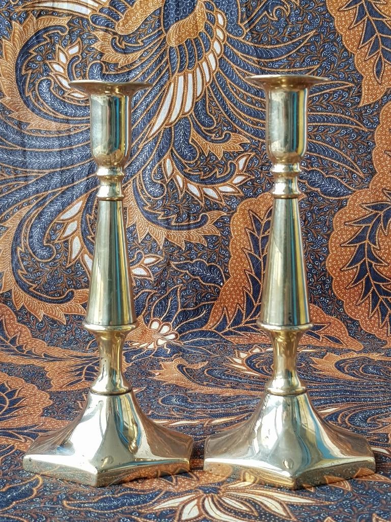 Mooi zwaar antiek stel kandelaars uit Engeland 21,5 cm. 1850