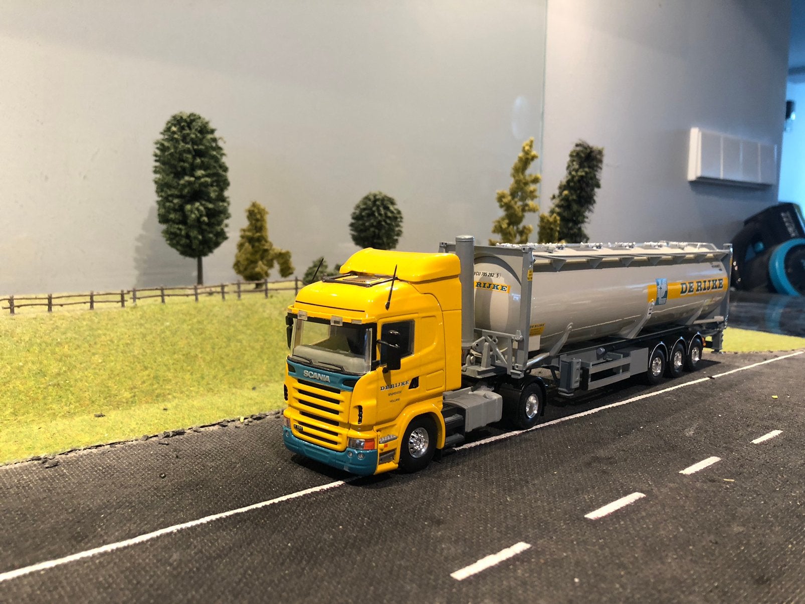 Scania R met containerchassis en bulkcontainer van De Rijke, Ophalen of Verzenden, Zo goed als nieuw, Bus of Vrachtwagen, Tekno